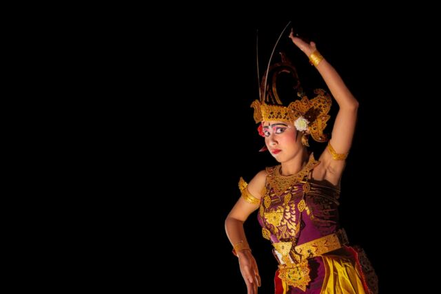 Graceful movements and vibrant costumes come alive in a mesmerizing Balinese dance performance🏵️
.
.
.
.
.
Pictures by : @sivashoots
#mundukmodingplantation #munduk #mmp #coffeeplantationresort #northbali #natureescapebali #baliactivity #kecakdance #baliculture #sustainablebali