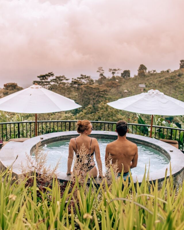 Savoring the breathtaking beauty and stunning vistas of North Bali from the soothing embrace of a jacuzzi. Moments that etch themselves into the canvas of unforgettable experiences🌅
.
.
.
.
.
#mundukmodingplantation #munduk #mmp #coffeeplantationresort #northbali #infinityviews #balibucketlist #traveltobali #resortlife #beautifuldestinations #wheninbali #natureescapebali