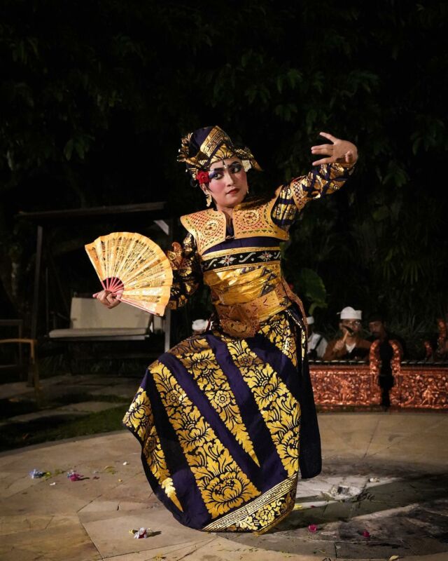 Preserving the art of Balinese dance and culture is at the heart of our Munduk Foundation.Supporting local talent and nurturing young artists, we celebrate Bali’s rich heritage through every graceful movement and vibrant performance.Join us in keeping this tradition alive!
.
.
.
.
.
#mundukmodingplantation #munduk #mmp #coffeeplantationresort #northbali #natureescapebali #baliactivity #balinesedance #baliculture #sustainablebali #culturalpreservation
